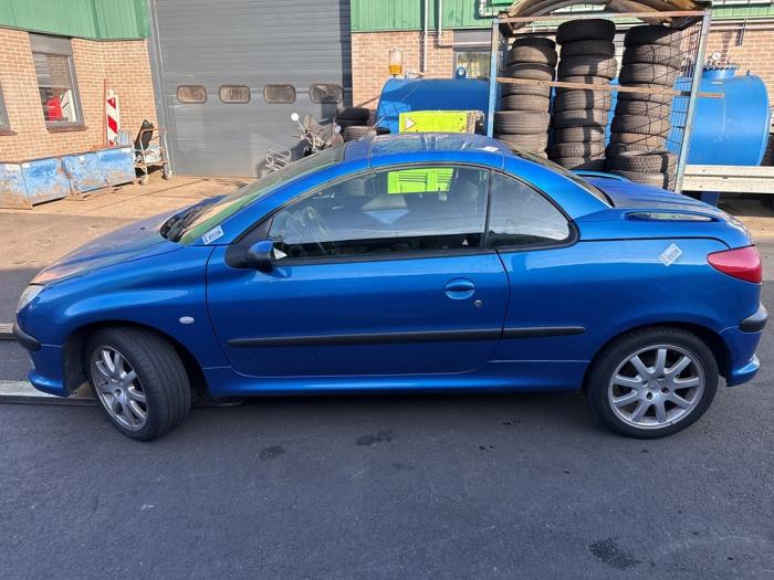Peugeot 206 CC 2.0 16V Salvage vehicle (2002, Blue)