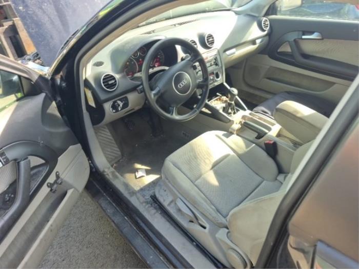 Audi A3 1.6 16V FSI Skrotfordon (2003, ZWART)