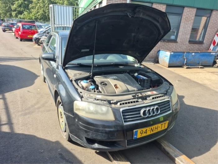 Audi A3 1.6 16V FSI Skrotfordon (2003, ZWART)