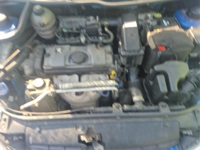 Peugeot 206 1.4 XR,XS,XT,Gentry Samochód złomowany (2007, Niebieski)