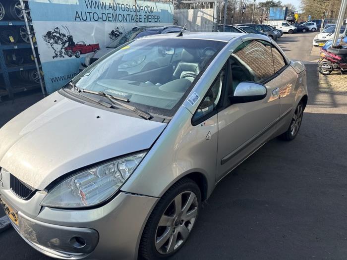 Mitsubishi Colt CZC 1.5 16V Vehículo de desguace (2008, Gris)
