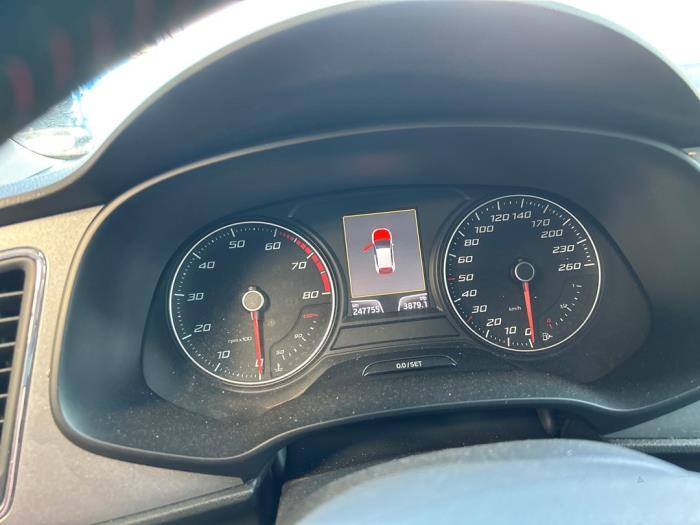 Seat Leon 1.4 TSI Ecomotive 16V Épave (2013, Rouge)
