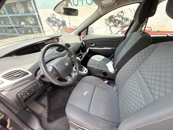 Renault Scénic III 2.0 16V CVT Épave (2010, Noir)