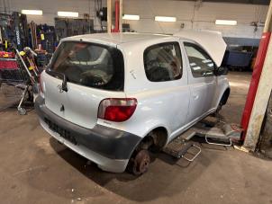 Toyota Yaris 1.0 16V VVT-i Vehículo de desguace (2001, Gris)