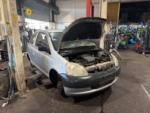 Toyota Yaris 1.0 16V VVT-i Vehículo de desguace (2001, Gris)