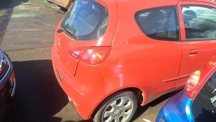 Mitsubishi Colt 1.3 16V Vehículo de desguace (2006, Rojo)