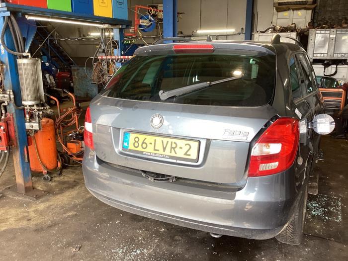 Skoda Fabia II Combi 1.2 TDI 12V Greenline Vehículo de desguace (2010, Gris)