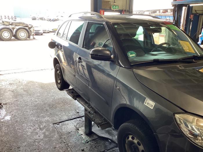Skoda Fabia II Combi 1.2 TDI 12V Greenline Vehículo de desguace (2010, Gris)