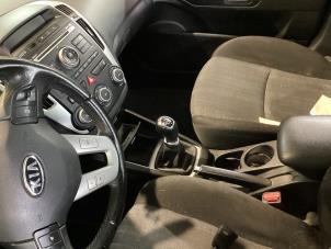 Kia Cee'd Sporty Wagon 1.6 CVVT 16V Vehículo de desguace (2010, Gris)