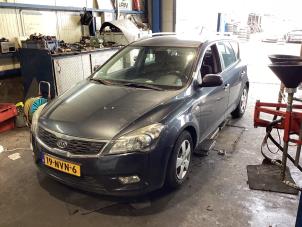 Kia Cee'd Sporty Wagon 1.6 CVVT 16V Vehículo de desguace (2010, Gris)