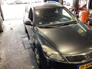 Kia Cee'd Sporty Wagon 1.6 CVVT 16V Vehículo de desguace (2010, Gris)