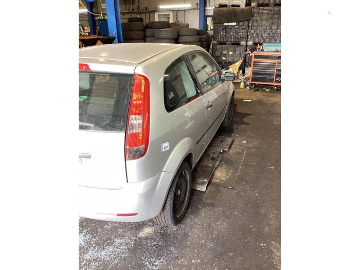 Ford Fiesta 5 1.3 Vehículo de desguace (2005, Gris)