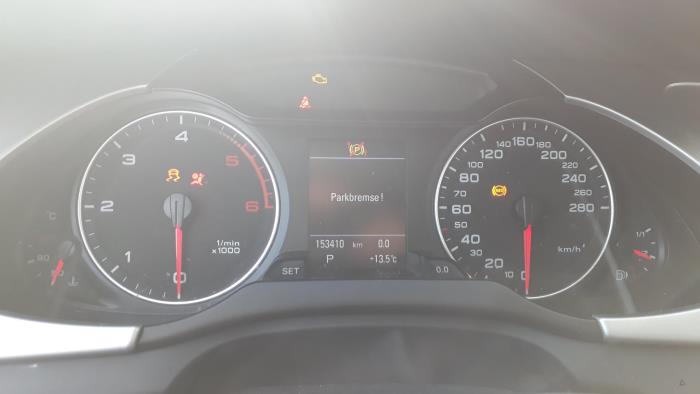 Audi A4 Avant 2.7 TDI V6 24V Épave (2009, Noir)