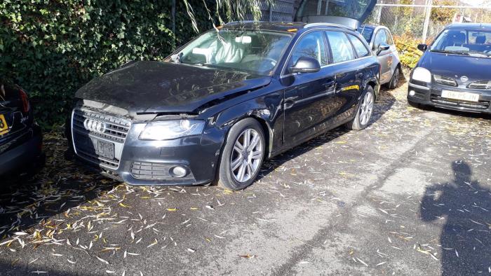Audi A4 Avant 2.7 TDI V6 24V Épave (2009, Noir)