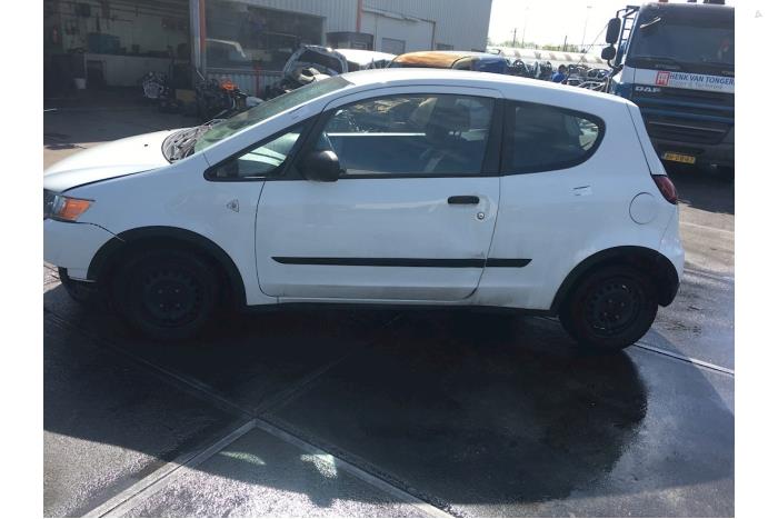 Mitsubishi Colt 1.1 12V Épave (2011, Blanc)