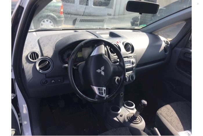 Mitsubishi Colt 1.1 12V Épave (2011, Blanc)