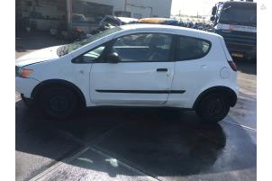 Mitsubishi Colt 1.1 12V Épave (2011, Blanc)