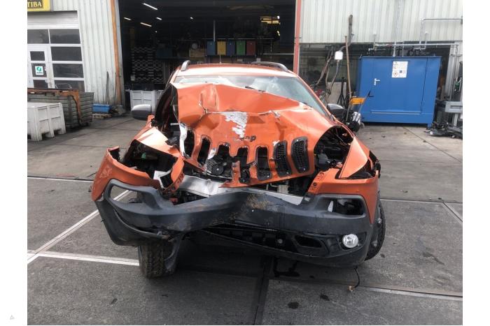 Jeep Cherokee 3.2 V6 24V 4x4 Salvage vehicle (2015, Orange)