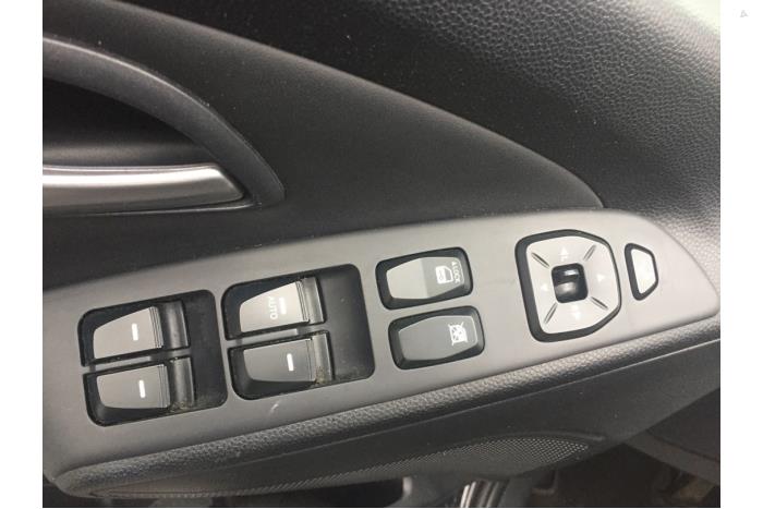 Hyundai iX35 2.0 16V Vehículo de desguace (2011, Negro)