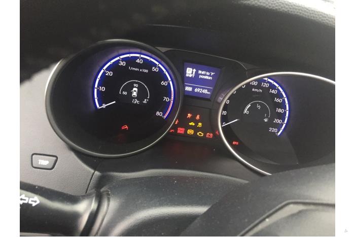 Hyundai iX35 2.0 16V Vehículo de desguace (2011, Negro)