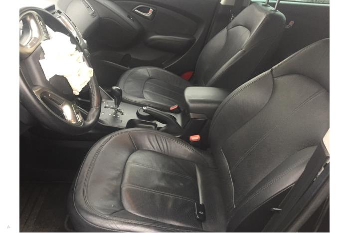 Hyundai iX35 2.0 16V Vehículo de desguace (2011, Negro)