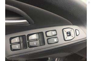 Hyundai iX35 2.0 16V Vehículo de desguace (2011, Negro)