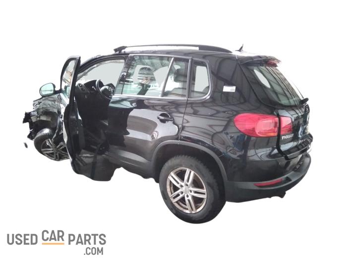 Volkswagen Tiguan 1.4 TSI 16V Samochód złomowany (2013, Czarny)