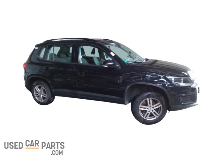 Volkswagen Tiguan 1.4 TSI 16V Samochód złomowany (2013, Czarny)