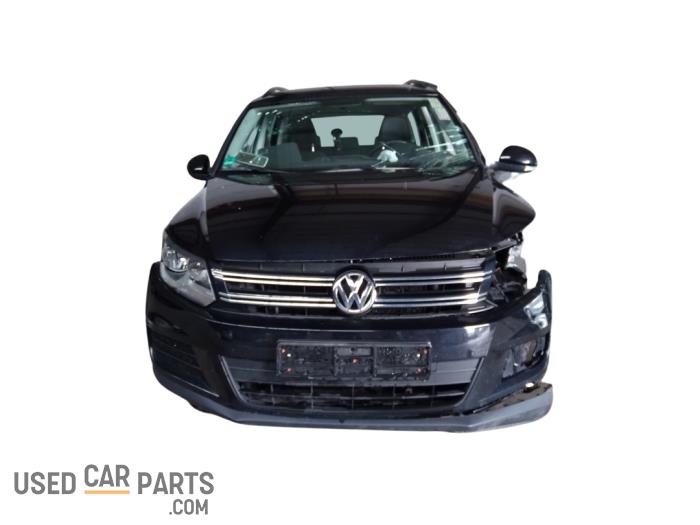 Volkswagen Tiguan 1.4 TSI 16V Samochód złomowany (2013, Czarny)