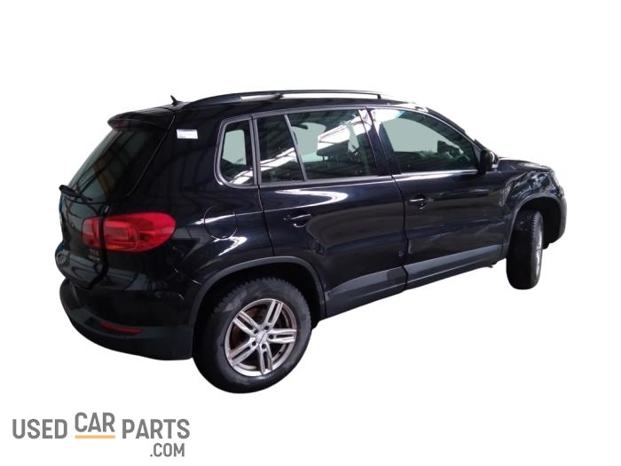 Volkswagen Tiguan 1.4 TSI 16V Samochód złomowany (2013, Czarny)