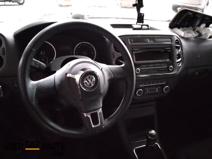 Volkswagen Tiguan 1.4 TSI 16V Samochód złomowany (2013, Czarny)