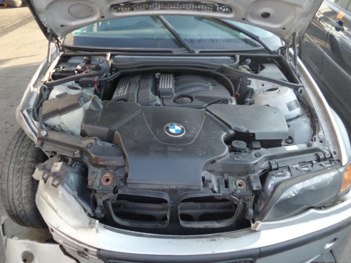 BMW 3-Serie Vehículo de desguace (2003, Plateado)