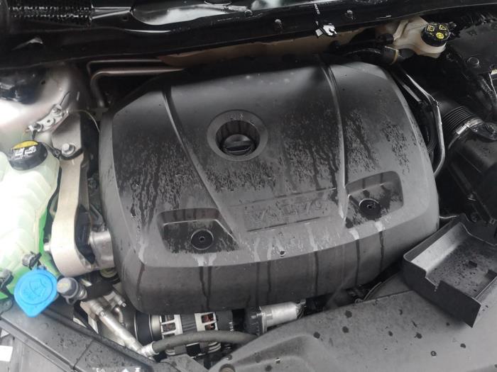 Volvo V40 Cross Country 1.5 T3 16V Geartronic Épave (2018, Argenté)