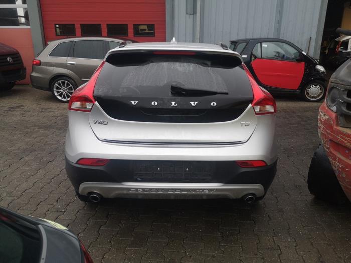 Volvo V40 Cross Country 1.5 T3 16V Geartronic Épave (2018, Argenté)
