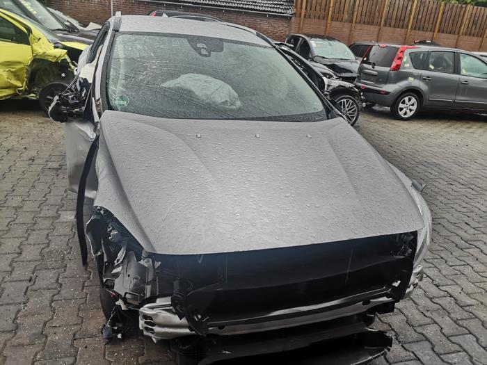 Volvo V40 Cross Country 1.5 T3 16V Geartronic Épave (2018, Argenté)