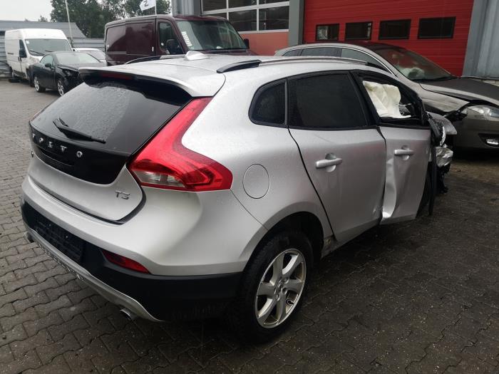 Volvo V40 Cross Country 1.5 T3 16V Geartronic Épave (2018, Argenté)