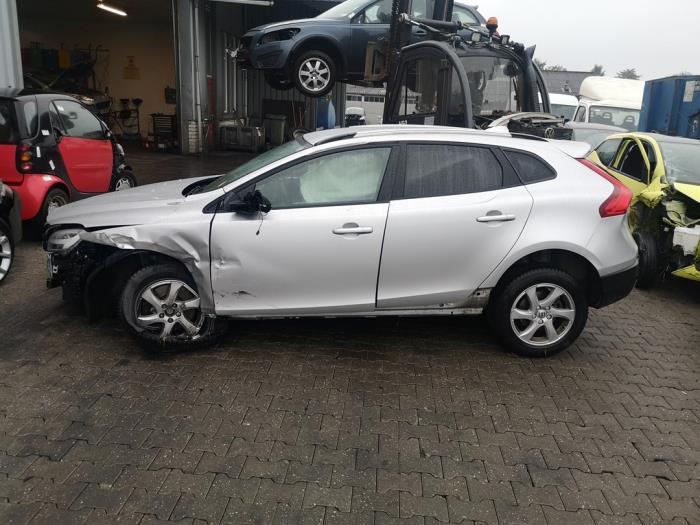 Volvo V40 Cross Country 1.5 T3 16V Geartronic Épave (2018, Argenté)