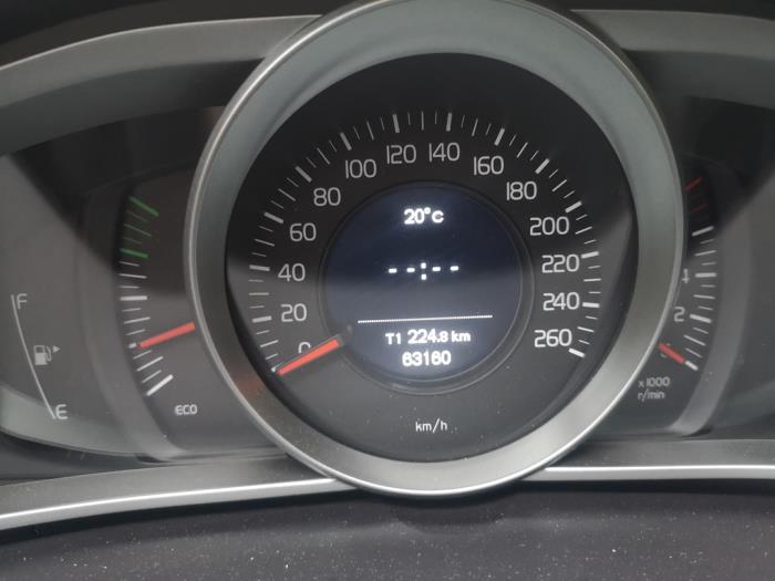 Volvo V40 Cross Country 1.5 T3 16V Geartronic Épave (2018, Argenté)