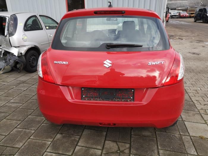 Suzuki Swift 1.2 16_ Samochód złomowany (2012, Czerwony)