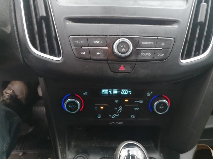 Ford Focus 3 Wagon 1.5 TDCi Épave (2015, Blanc)