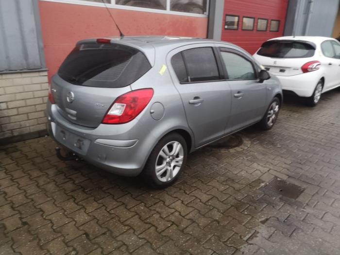 opel-corsa-d-1-3-cdti-16v-ecoflex-pave-2012-gris