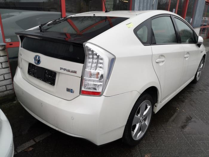 Toyota Prius 1.8 16V Salvage vehicle (2015, White)