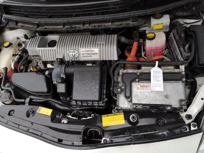 Toyota Prius 1.8 16V Épave (2015, Blanc)