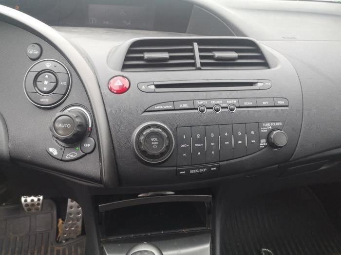 Honda Civic 1.4i Type S 16V Skrotfordon (2009, ZWART)