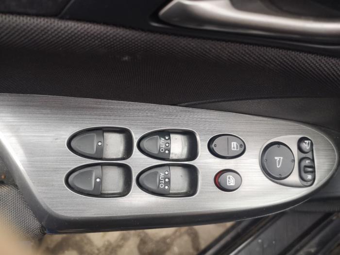 Honda Civic 1.4i Type S 16V Skrotfordon (2009, ZWART)