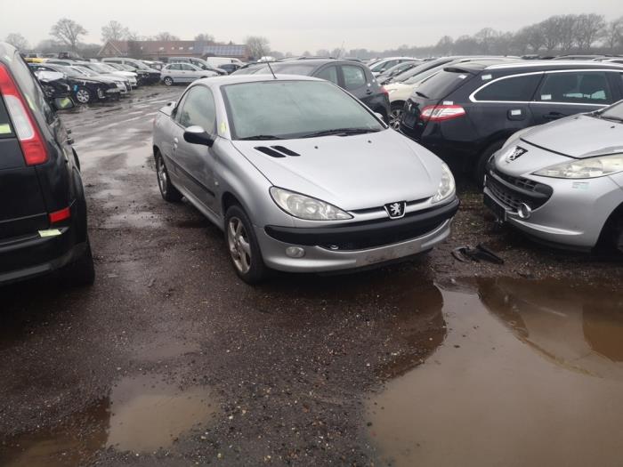 Peugeot 206 CC 1.6 16V Samochód złomowany (2001, Szary)
