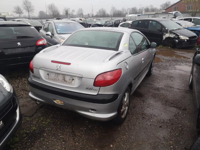 Peugeot 206 CC 1.6 16V Samochód złomowany (2001, Szary)