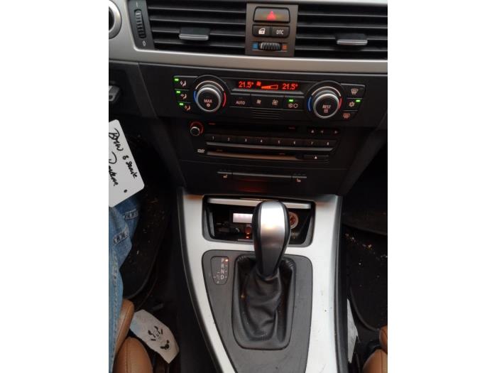 BMW 3 serie Touring 320i 16V Skrotfordon (2007, ZWART)