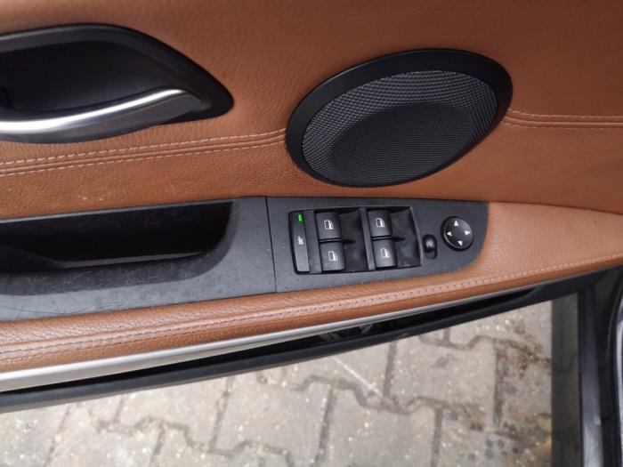 BMW 3 serie Touring 320i 16V Skrotfordon (2007, ZWART)