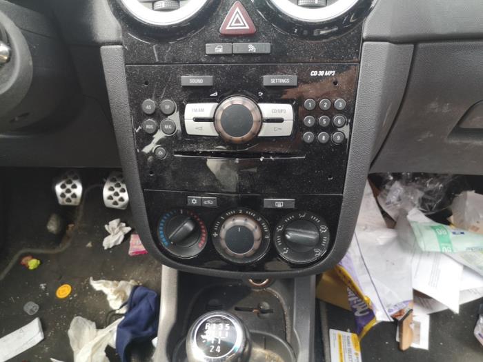 Opel Corsa D 1.4 16V Twinport Vehículo de desguace (2009, Blanco)